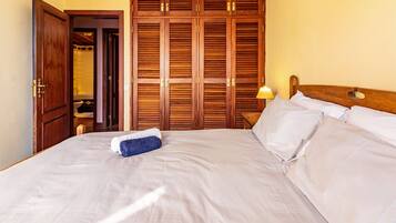 2 slaapkamers, een strijkplank/strijkijzer, gratis wifi, beddengoed