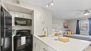 House | 1 bedroom - Stylish Modern Studio Close to Downtown and Domain (Austin)