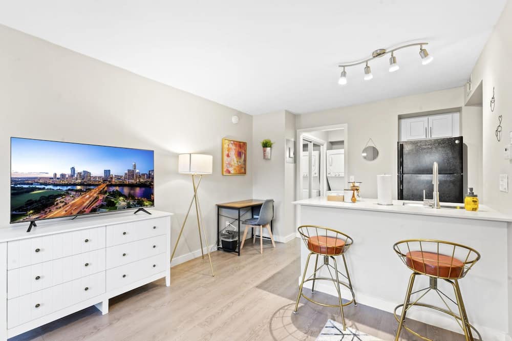 Stylish Modern Studio Close to Downtown and Domain - Lamar Middle School, MS