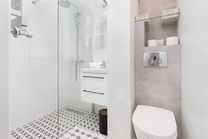 Shower, towels - Ko?obrzeska Apartment Gda?sk by Renters (Gdansk)
