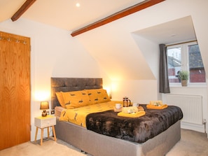 4 bedrooms, individually decorated, individually furnished, free WiFi
