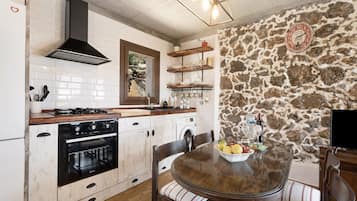 Refrigerador, horno, parrilla de estufa y cafetera y tetera