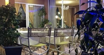 Yakinthos Hotel
