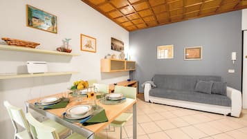 Family Apartment, Multiple Bedrooms (Il Sogno Di Silvana) | Dining