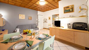 Familieleilighet, 1 soverom, mikrobølgeovn (Il Sogno Di Silvana w/ Private) | Spiseområde