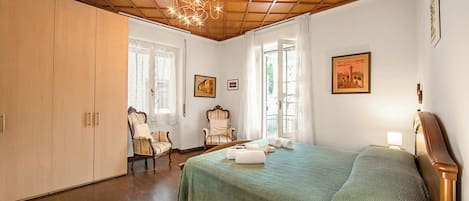 1 chambre, fer et planche à repasser, draps fournis