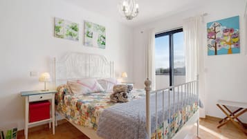 4 slaapkamers, een strijkplank/strijkijzer, gratis wifi, beddengoed
