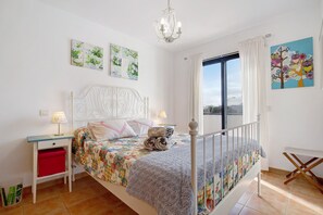 4 chambres, fer et planche à repasser, Wi-Fi gratuit, draps fournis