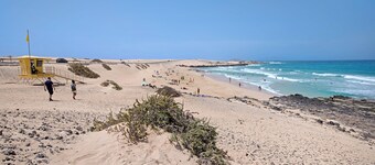 Appartement de vacances 'Dunes To Explore and Relax' avec piscine partagée, terrasse privée et Wi-Fi