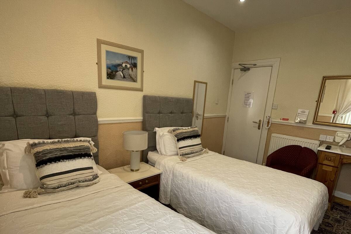 Classic-Zweibettzimmer | Reisekinderbett, kostenloses WLAN, Bettwäsche