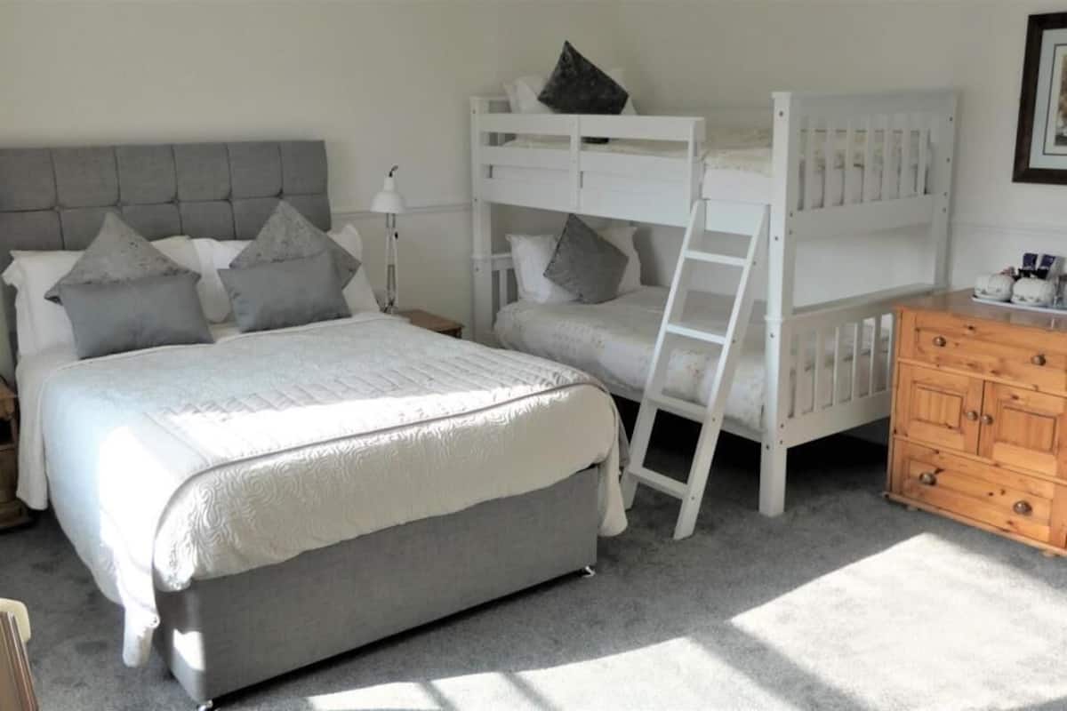 Chambre Familiale | 1 chambre, lit parapluie, Wi-Fi gratuit, draps fournis