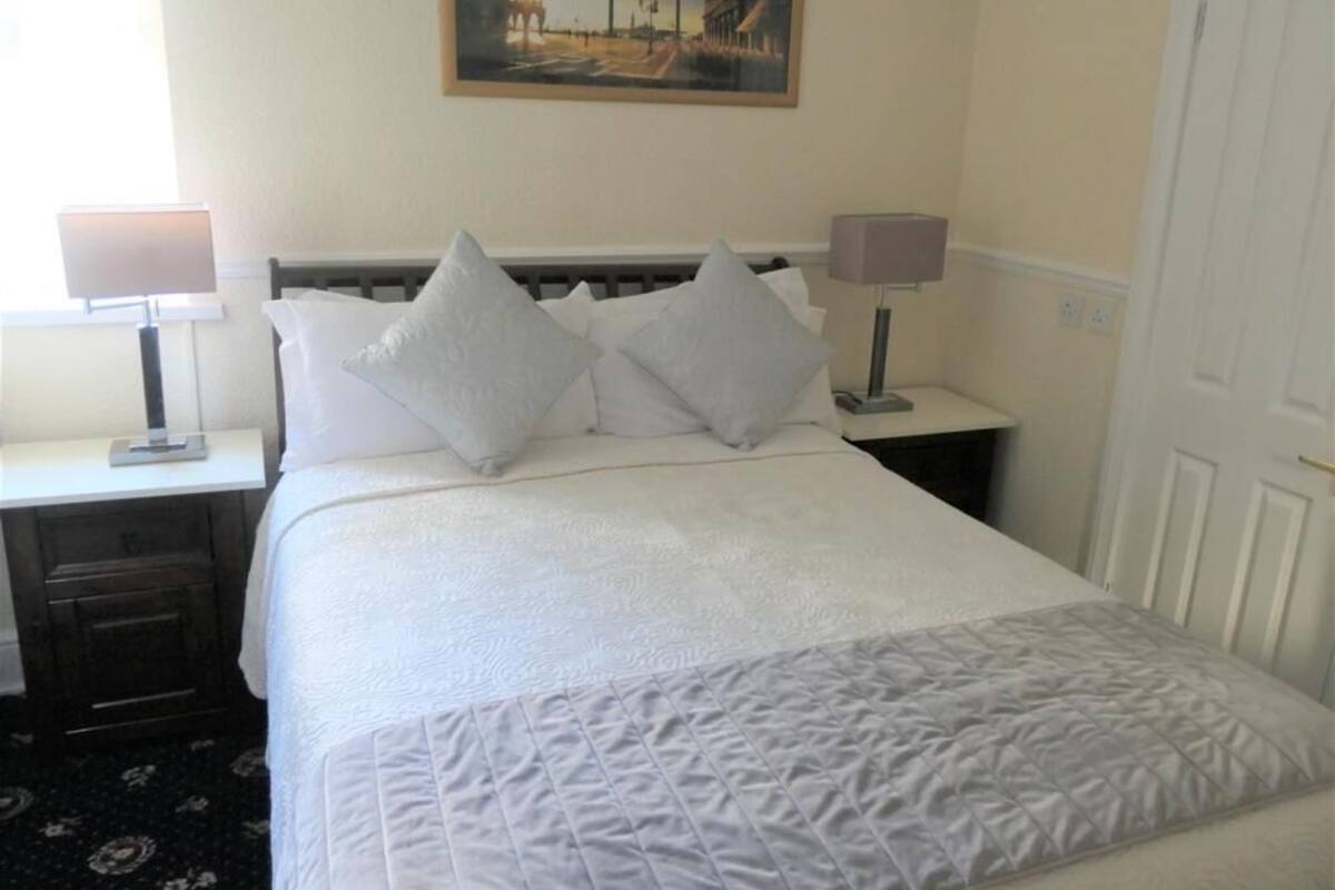 Classic-Doppelzimmer | Reisekinderbett, kostenloses WLAN, Bettwäsche