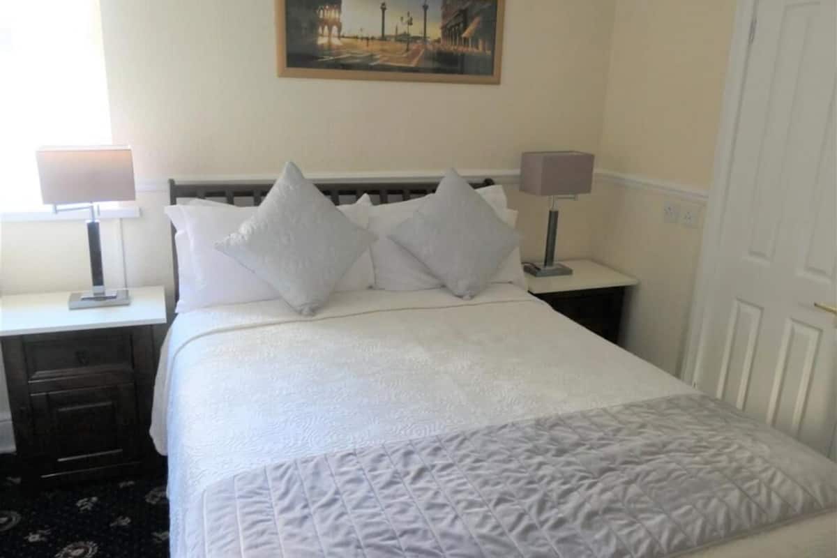 Chambre Double Classique | 1 chambre, lit parapluie, Wi-Fi gratuit, draps fournis