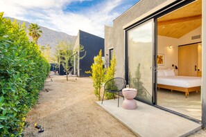 1 bedroom, free WiFi, bed sheets, wheelchair access - Blackhaus A5 by AvantStay | ADA Modern Room + Pool (Palm Springs)