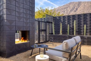 Terrace/patio - Blackhaus C Suite by AvantStay | Modern Spaces (Palm Springs)