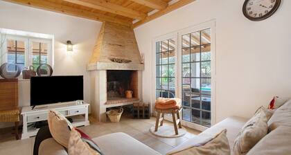 Holiday Home 'Holi' with Private Pool, Wi-Fi and Air Conditioning