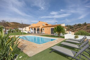 Pool - Villa with Private Pool and Terraces – Perfect Holiday in Portimão (Portimão)