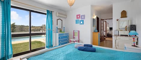 5 bedrooms, iron/ironing board, free WiFi, bed sheets