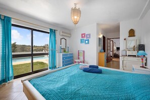 5 chambres, fer et planche à repasser, Wi-Fi gratuit, draps fournis