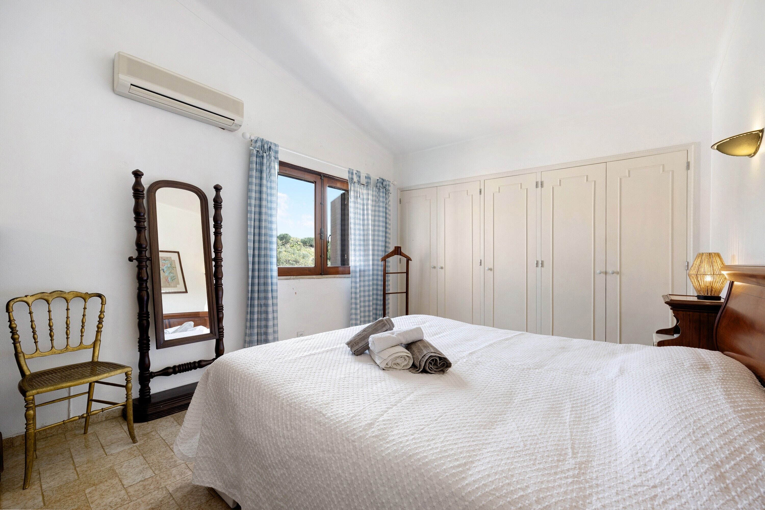 5 Schlafzimmer, Bügeleisen/Bügelbrett, kostenloses WLAN, Bettwäsche