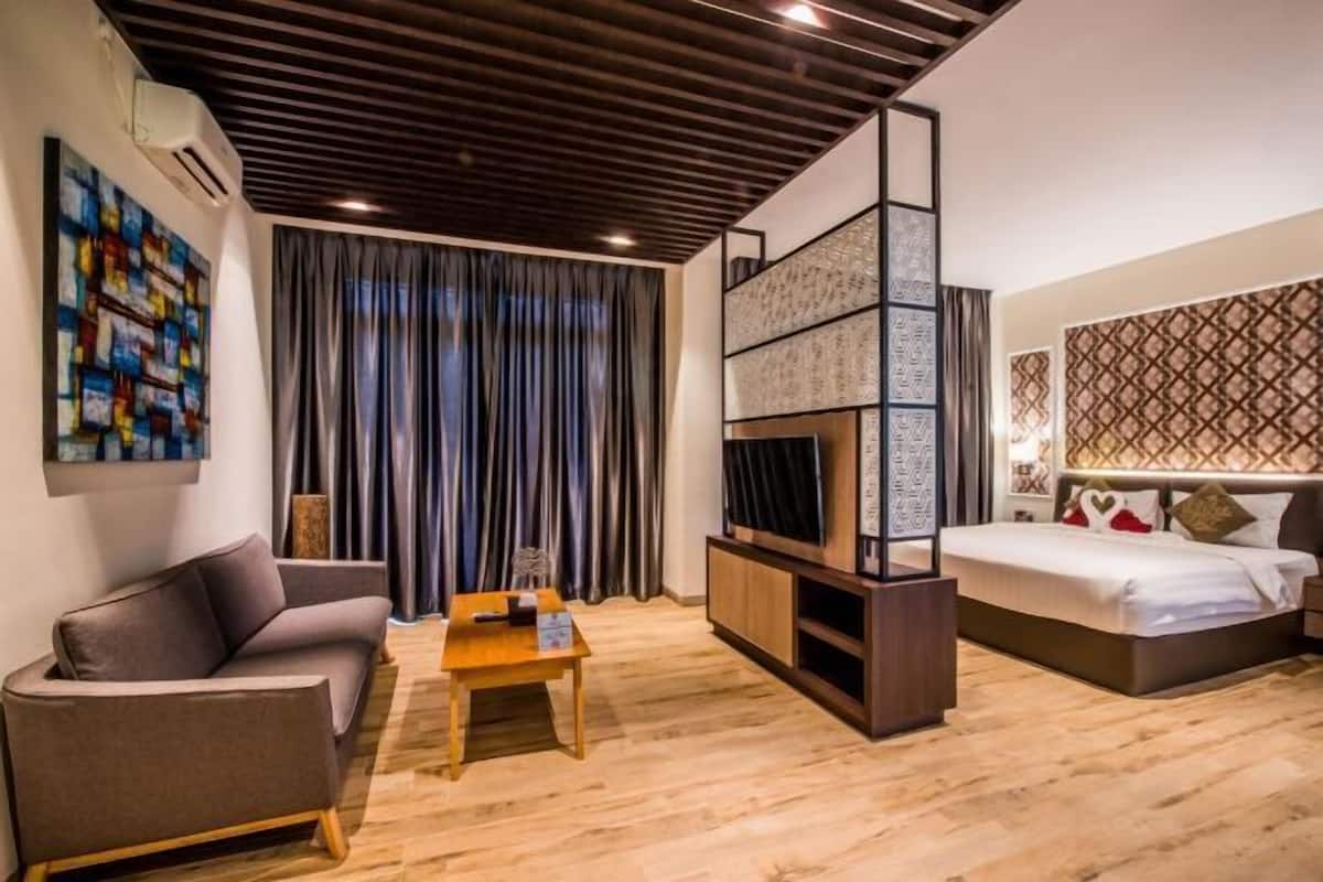 In-room safe, iron/ironing board, free WiFi, bed sheets