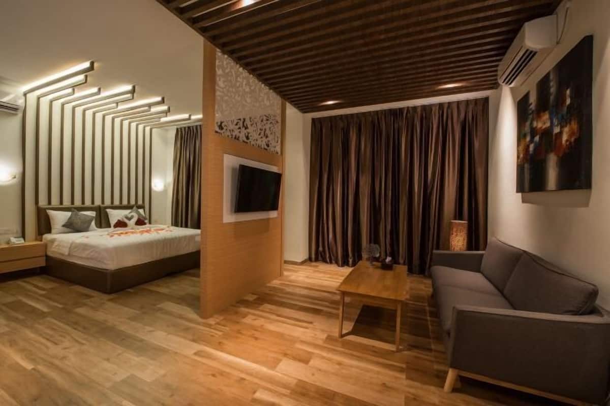 In-room safe, iron/ironing board, free WiFi, bed sheets