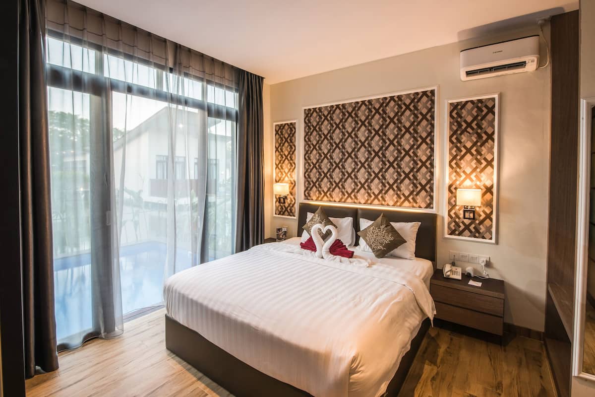 Superior Double Room, 1 Queen Bed | In-room safe, iron/ironing board, free WiFi, bed sheets