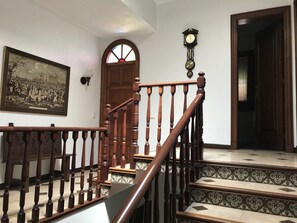 المنشأة من الداخل