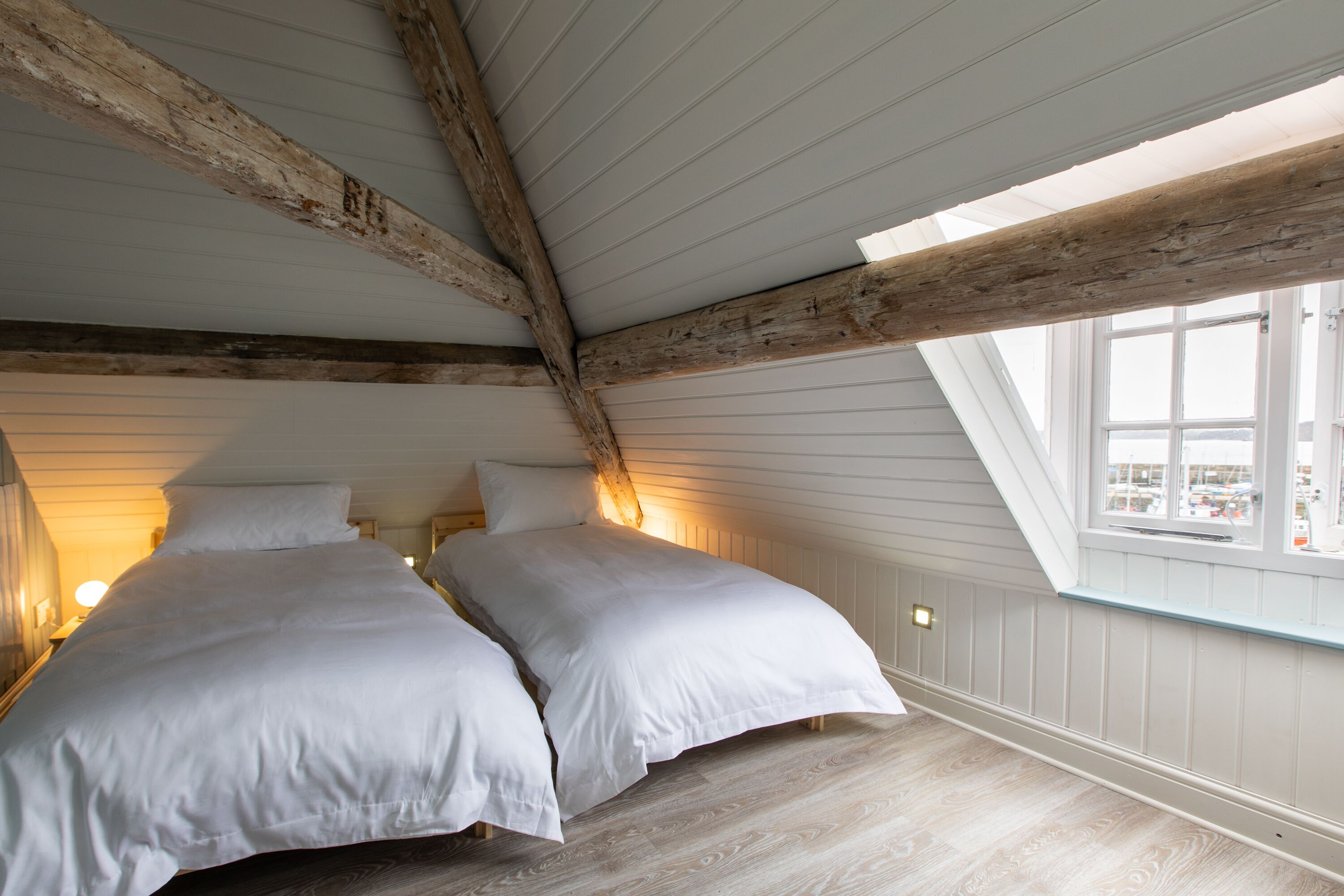 4 slaapkamers, een strijkplank/strijkijzer, wifi, beddengoed