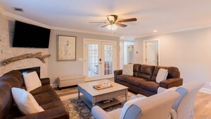 Smart TV - 1 Sea Hawk Lane - 5 Bedroom, 5th Row, Pet Friendly! (Hilton Head Island)