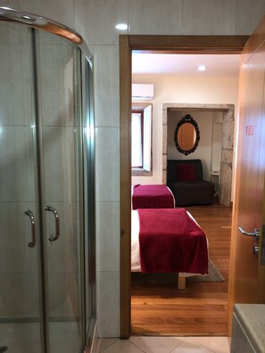 Classic Twin Room | 1 bedroom, individually decorated, individually furnished