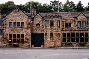 Exterior - The George - Hathersage  (Hope Valley)