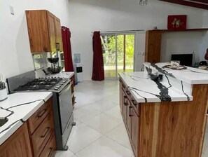 Fridge, oven, stovetop, coffee/tea maker - Private Home with Pool and Beautiful Deck! Surf Oasis (Pavones)