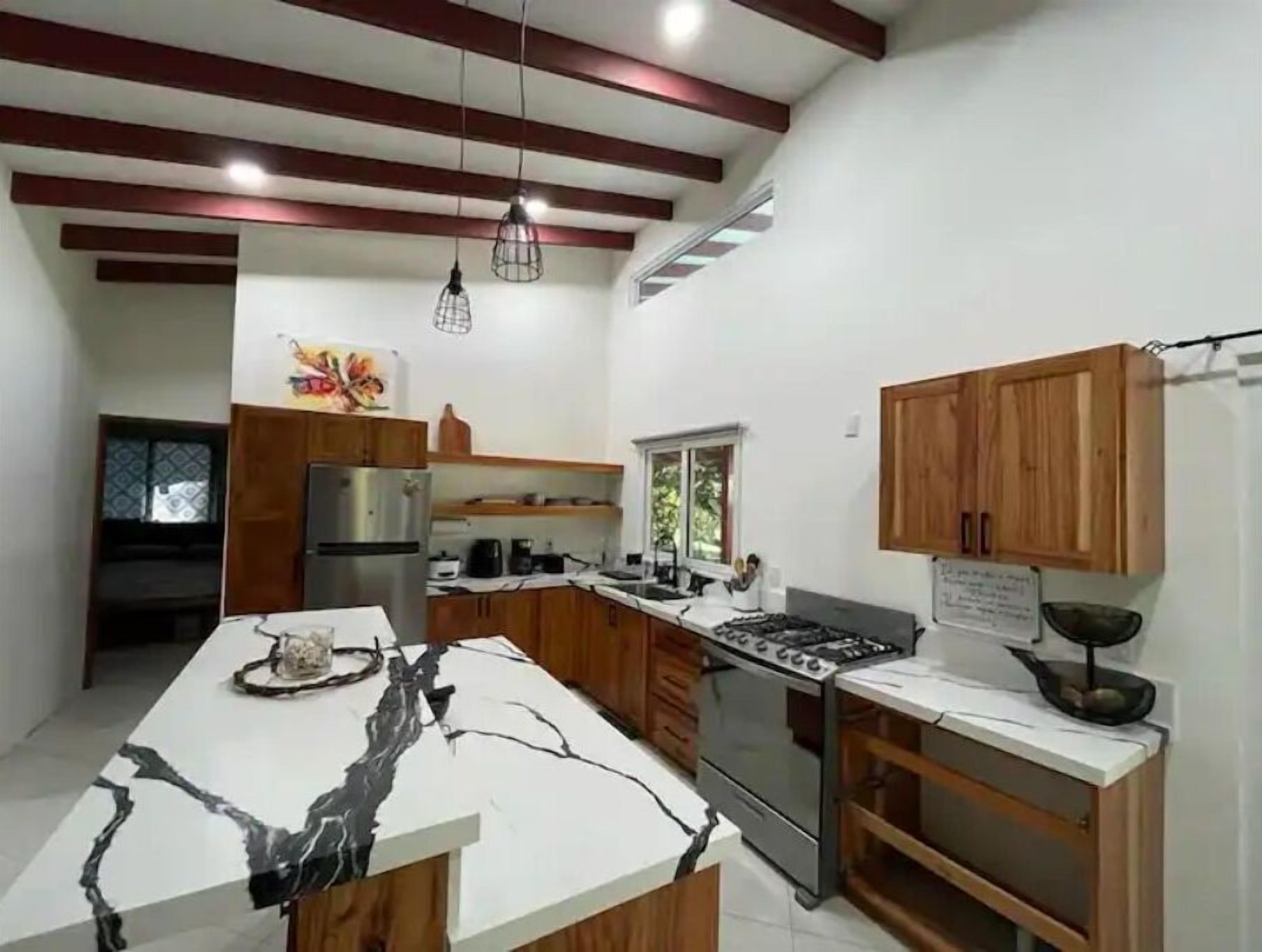 Fridge, oven, stovetop, coffee/tea maker