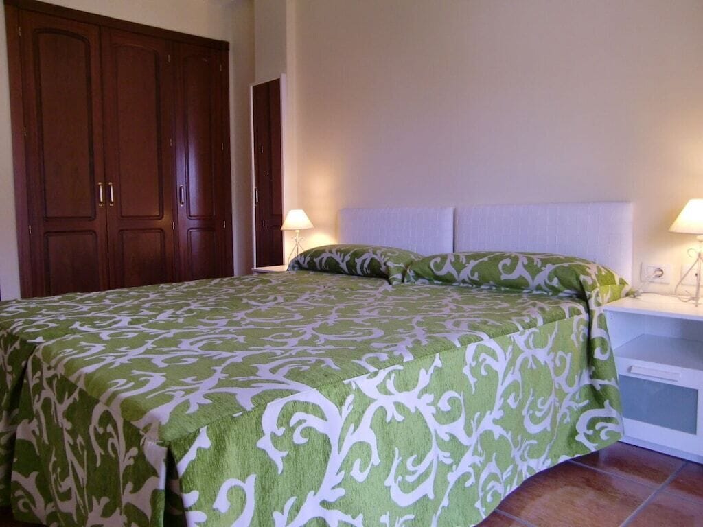 1 sovrum, värdeförvaringsskåp på rummet och strykjärn/strykbräda