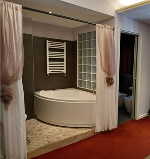 Standard Room | Bathroom | Hair dryer, bidet, towels, soap