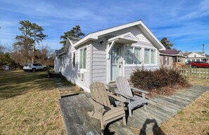 Exterior - Salty Sailor - 2BR , close to Memorial Park Pet friendly LINENS AND TOWELS (Chincoteague)