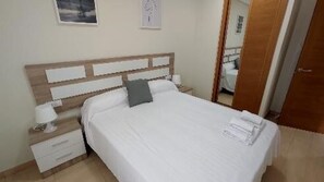 1 bedroom, iron/ironing board - FOZ II - 1 BEDROOM (Foz)