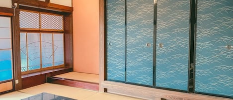 Family Room | Iron/ironing board, free WiFi, bed sheets