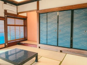 Family Room | Iron/ironing board, free WiFi, bed sheets - Kominka guest house YUINOYA (Nakanoto)