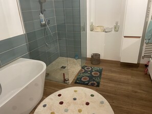 Bathroom - Renovated house with swimming pool (Allauch)