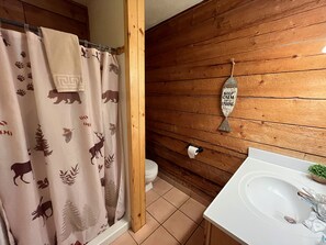 Dusche, Haartrockner, Handtücher