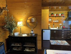 Refrigerador, microondas, horno y cafetera y tetera