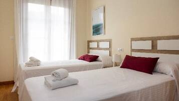 2 slaapkamers, een strijkplank/strijkijzer