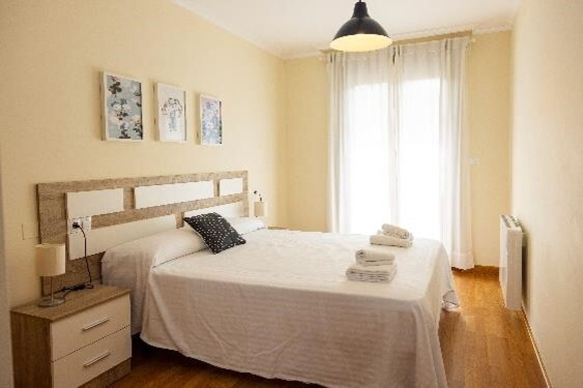 2 slaapkamers, een strijkplank/strijkijzer