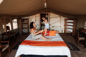 4 makuuhuonetta, työpöytä, silitysrauta/-lauta, ilmainen Wi-Fi