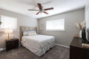 3 bedrooms, desk, iron/ironing board, free WiFi