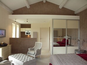 1 chambre, coffres-forts dans les chambres, Wi-Fi gratuit, draps fournis