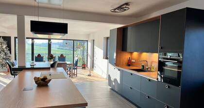 House - Sleeps 8 - Pets Ok - Garden - Parking