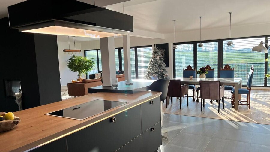House - Sleeps 8 - Pets Ok - Garden - Parking